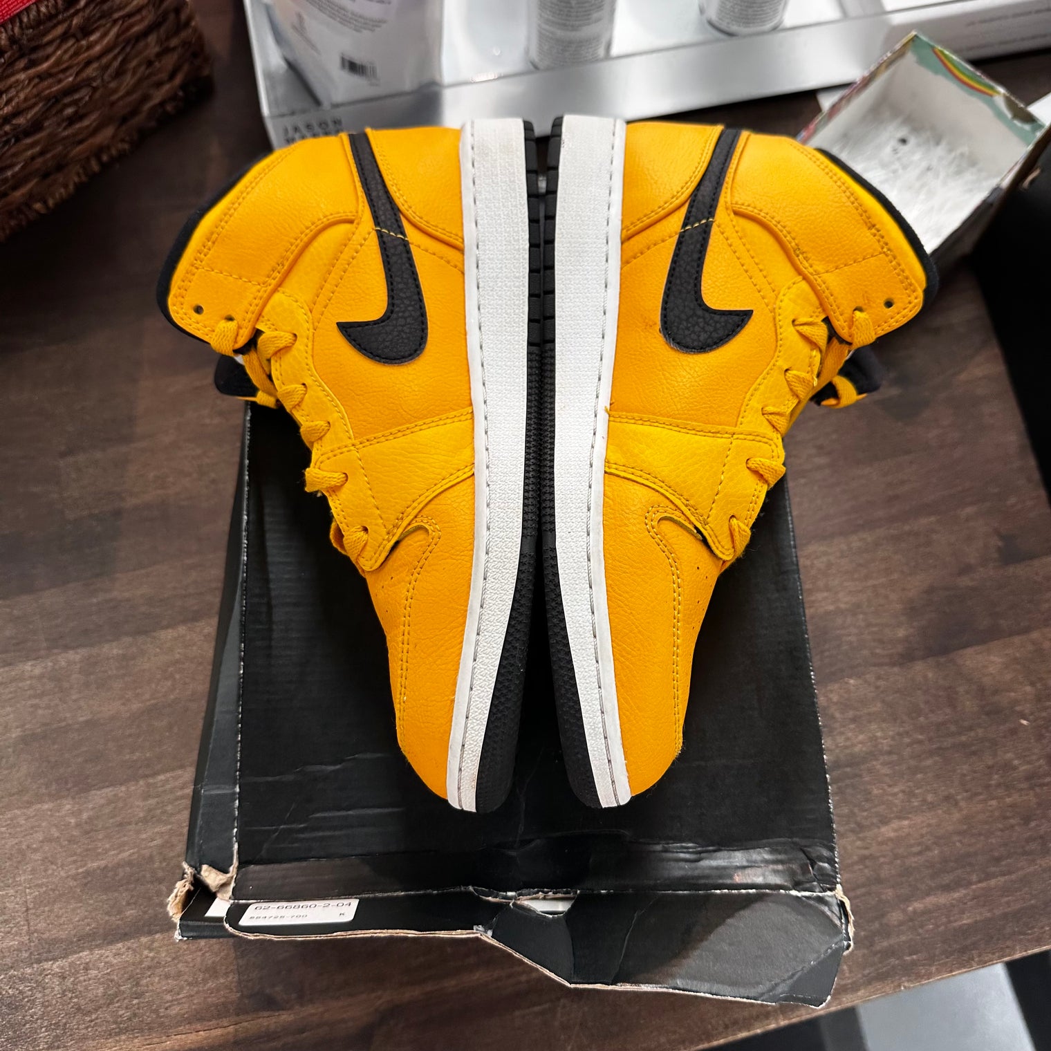 (GS) University Gold Black Jordan 1 Mid  (USED)