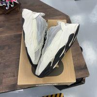 Static Yeezy 700 V2 (USED)