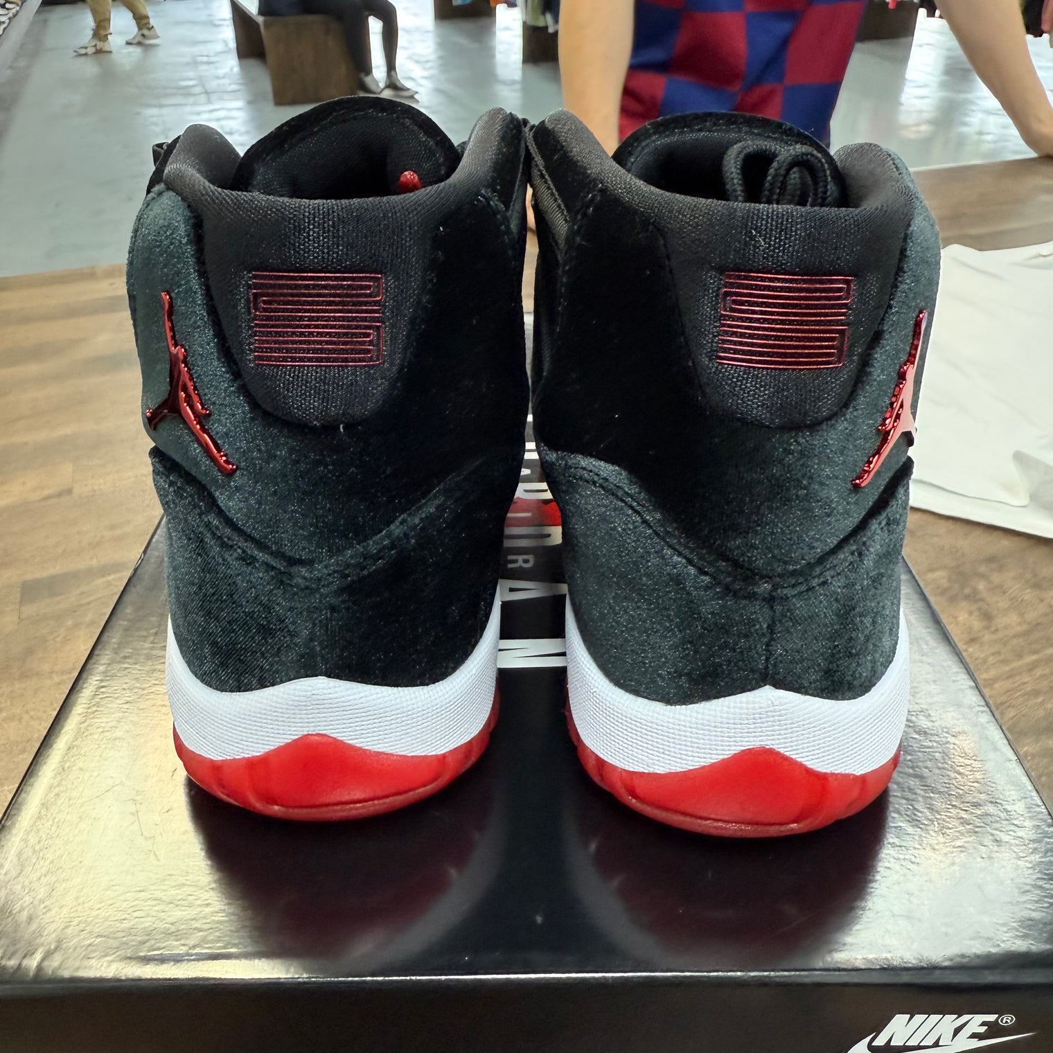 (W) Velvet Bred Jordan 11 (USED)