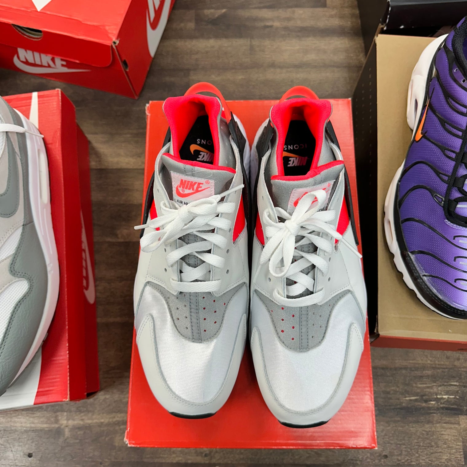 Icons Infrared Nike Air Huarache (USED, Replacement Box)