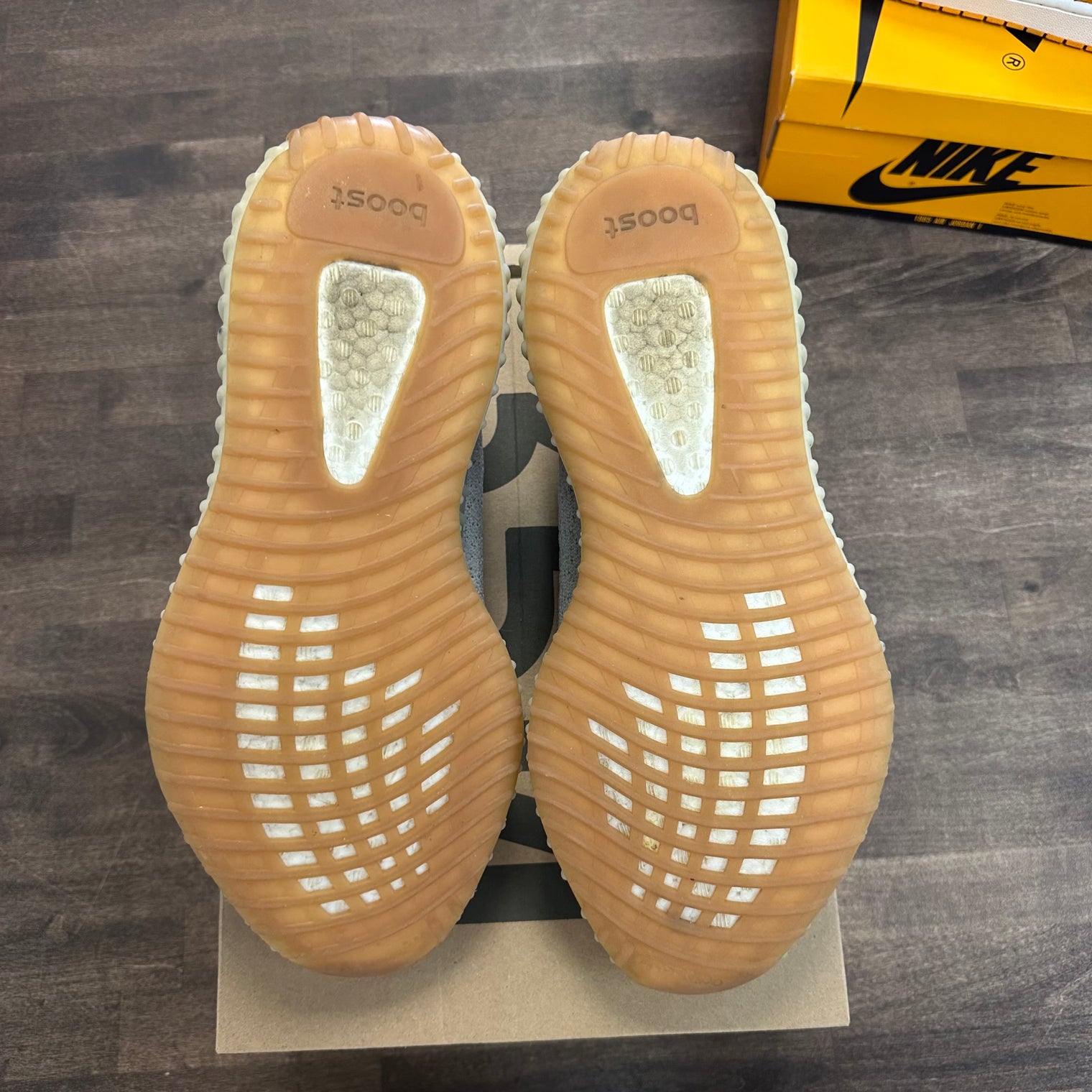 Sesame Yeezy 350 (USED)