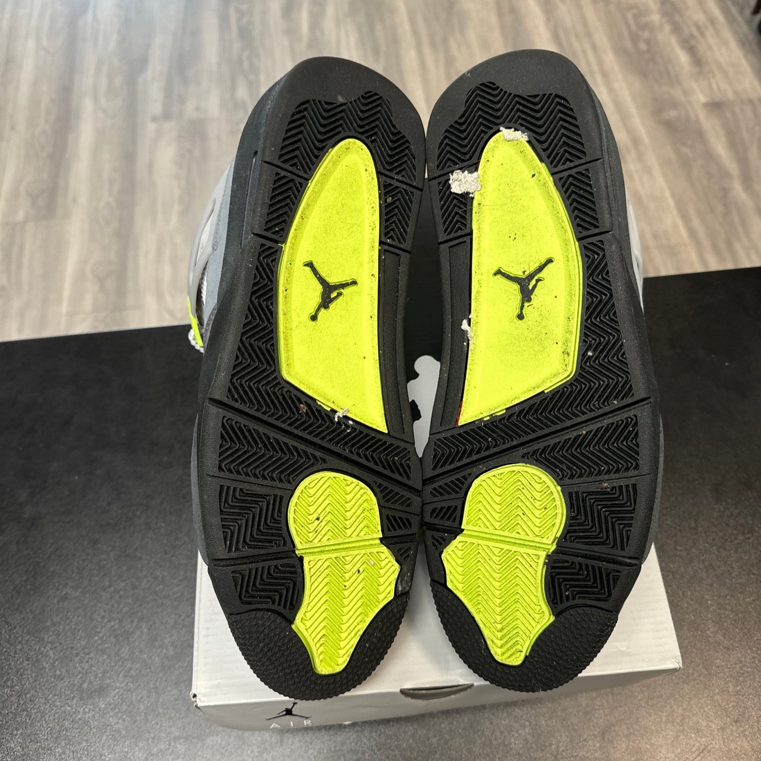 Jordan 4 SE Neon (USED)