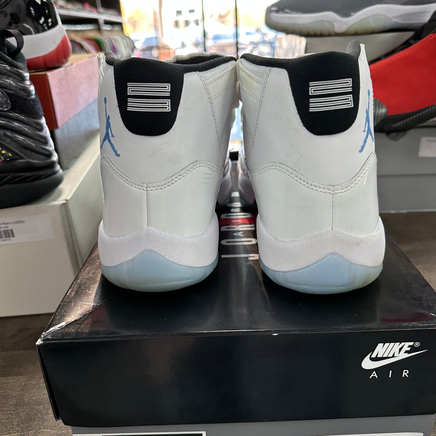 Legend Blue Jordan 11 2024 (USED)