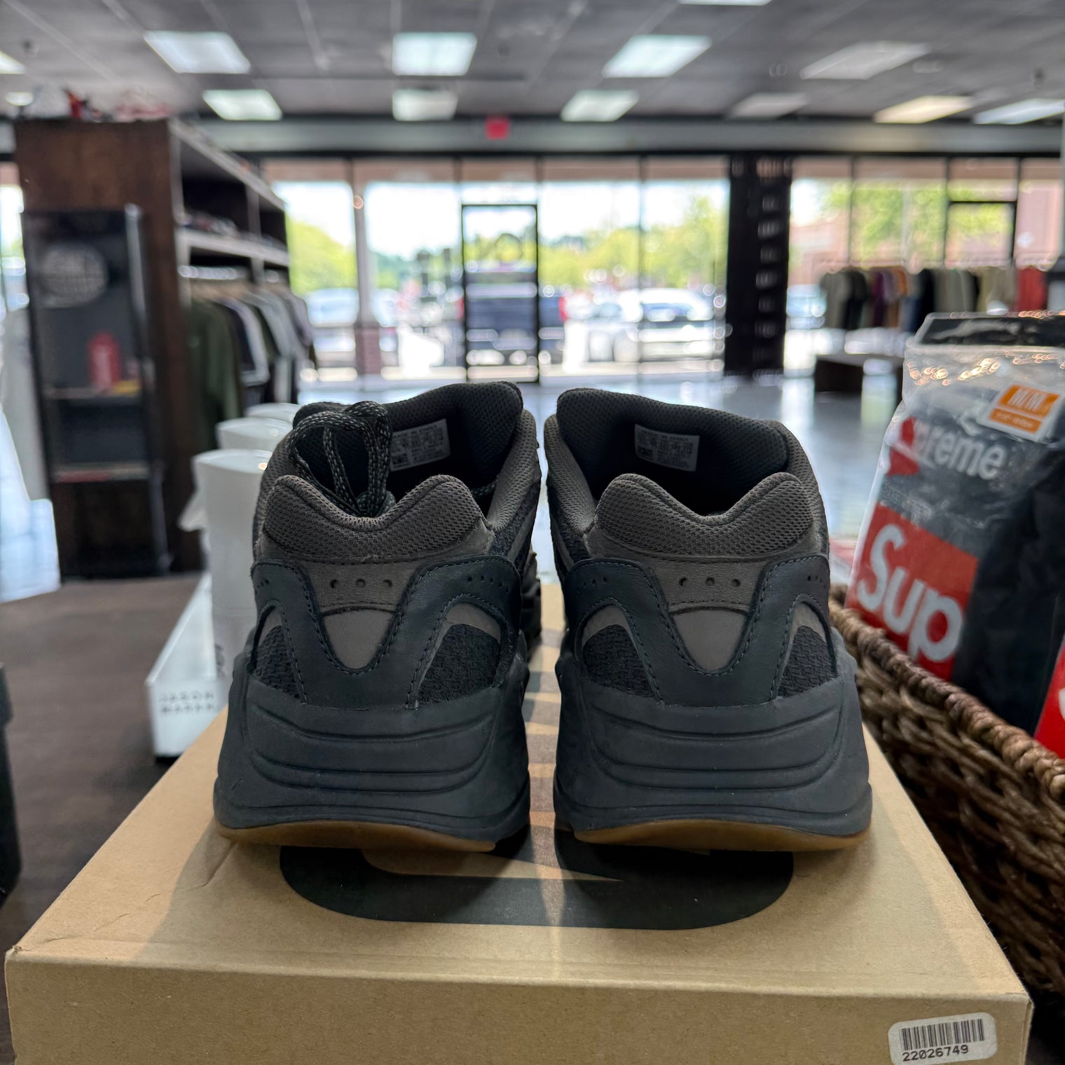 Geode Yeezy 700 (USED)