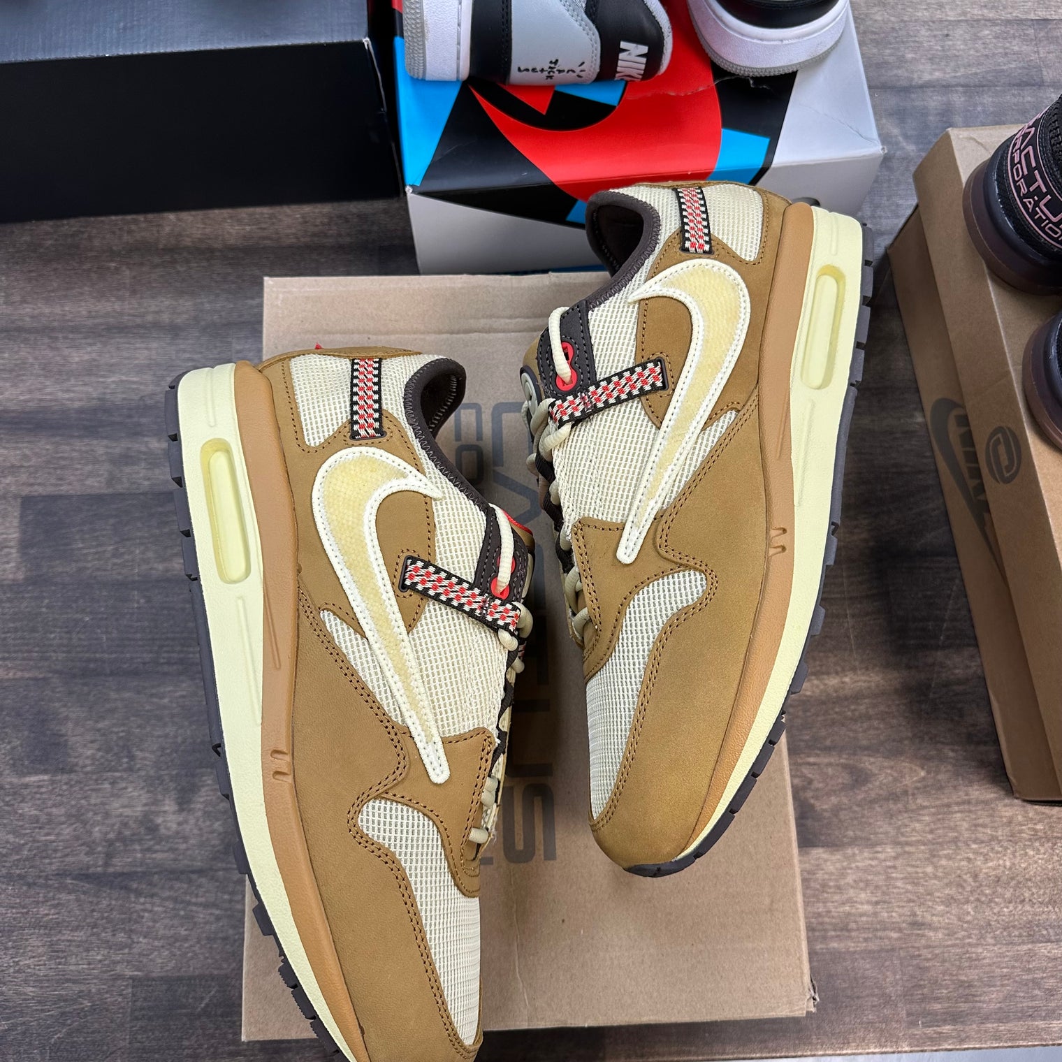 Travis Scott Cactus Jack Wheat Lemon Drop Nike Air Max 1 (USED)