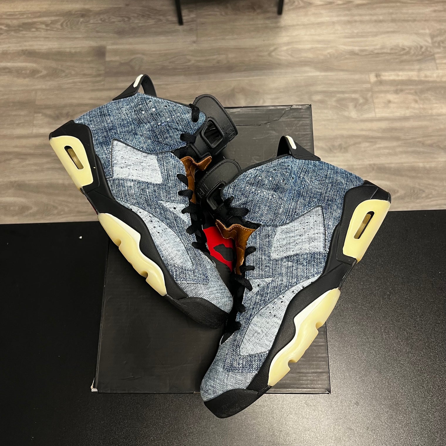 Washed Denim Jordan 6 Retro (USED)