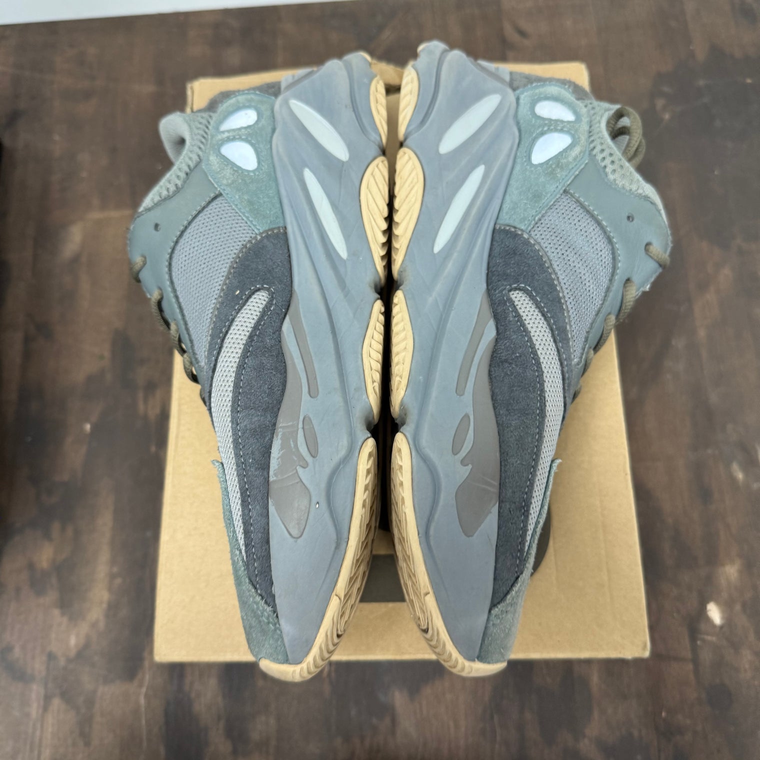 Teal Blue Yeezy 700 (USED, Replacement Box)