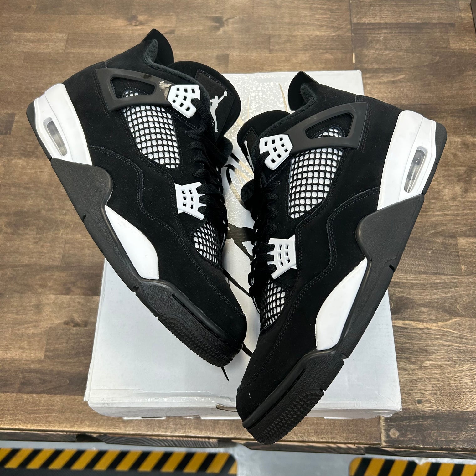 White Thunder Jordan 4 Retro (USED)