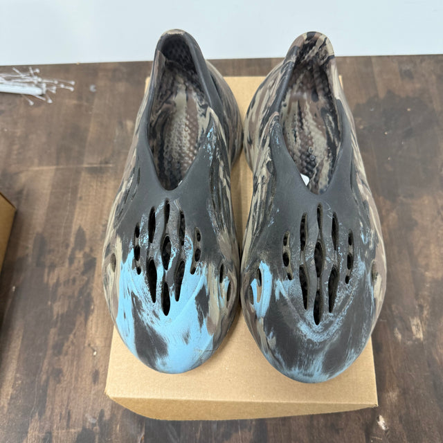 MX Carbon Yeezy Foam RNNR (USED,No Box)