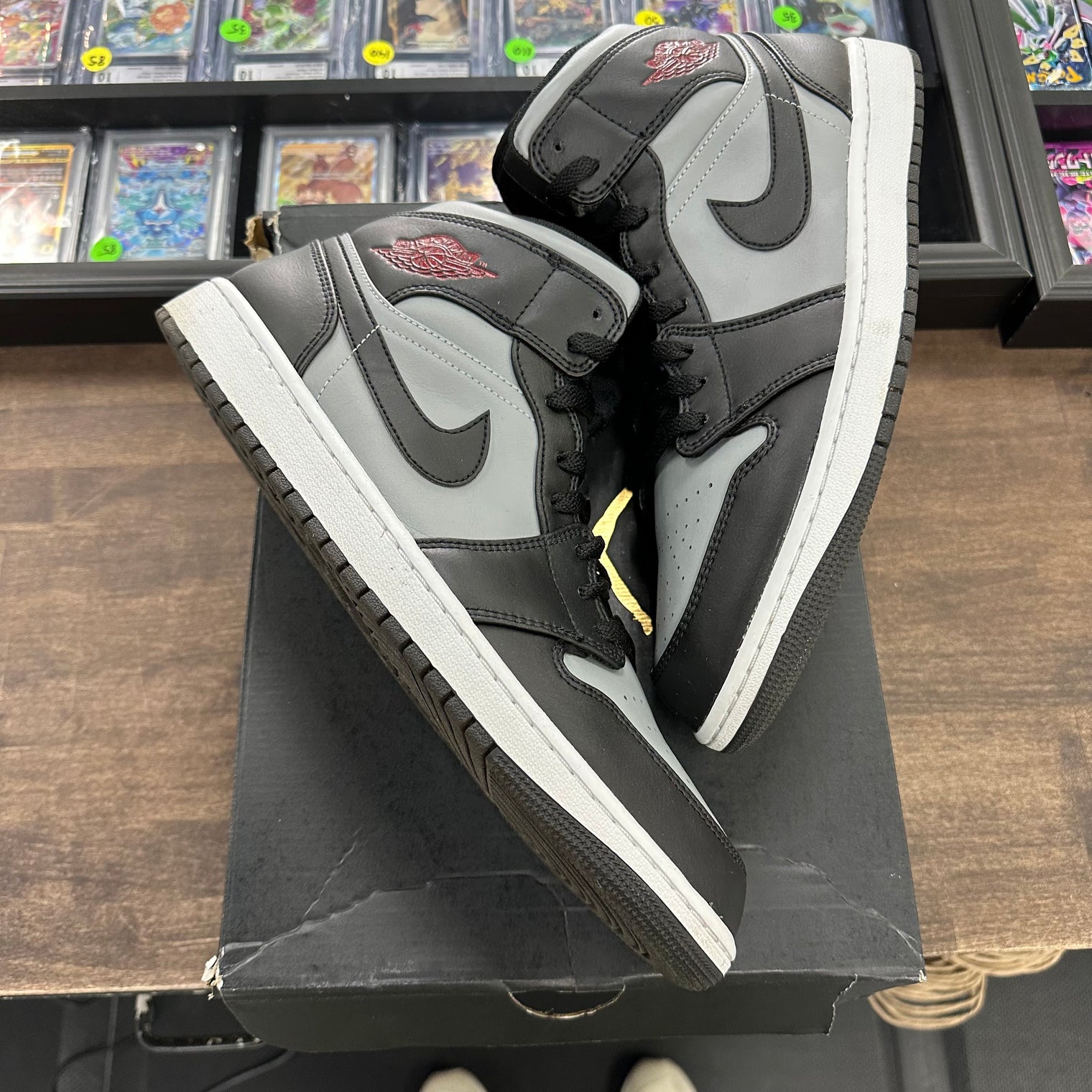 Shadow Red Jordan 1 Mid (USED)
