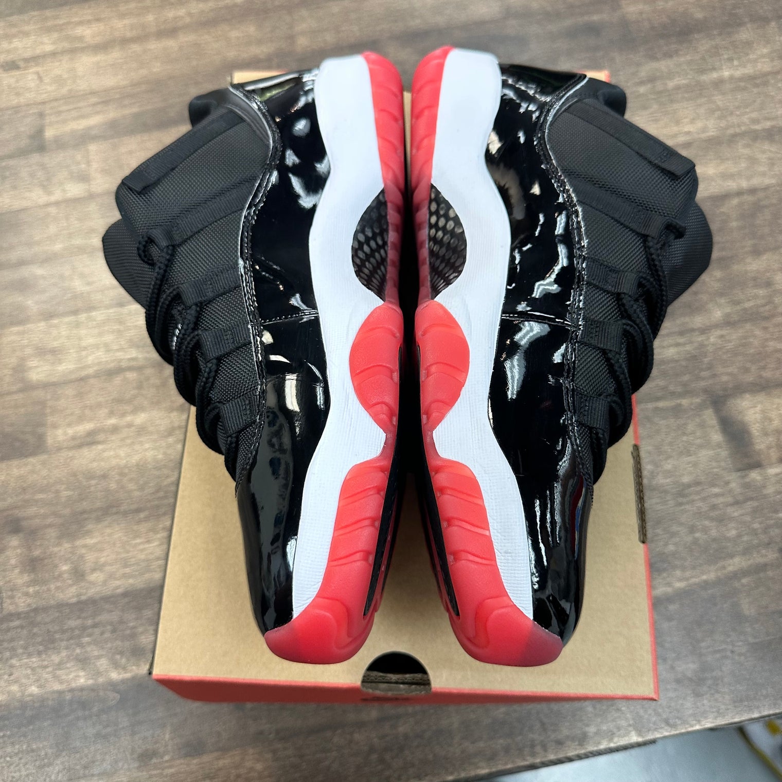 Bred Jordan 11 Low (USED)