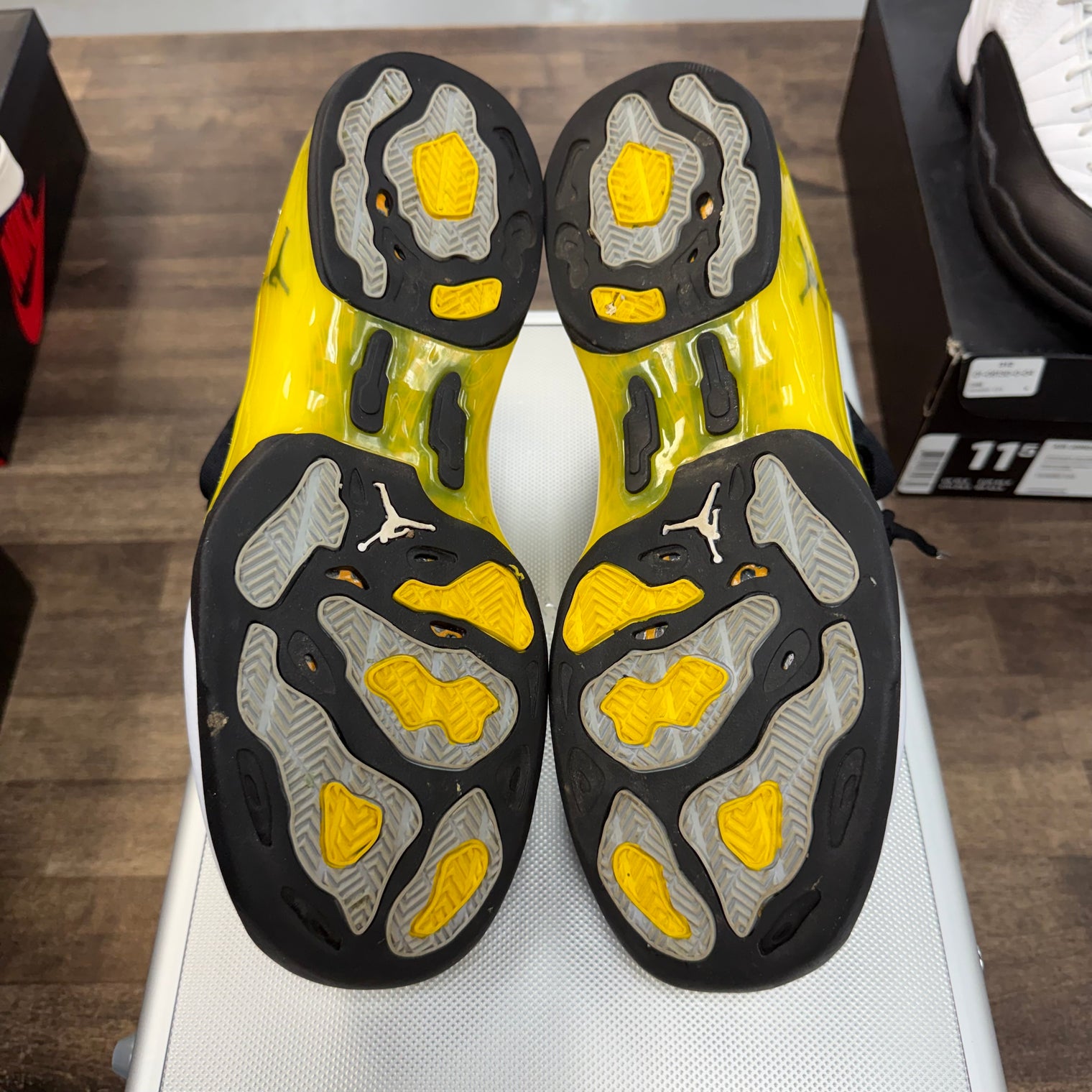 Lightning Jordan 17 Retro Low (2024) (USED)