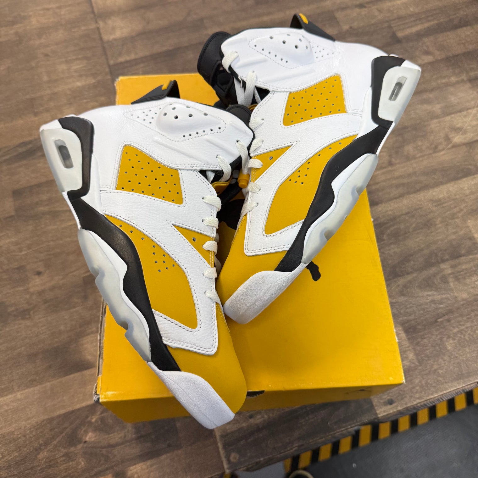 Ochre Jordan 6 Retro (USED)