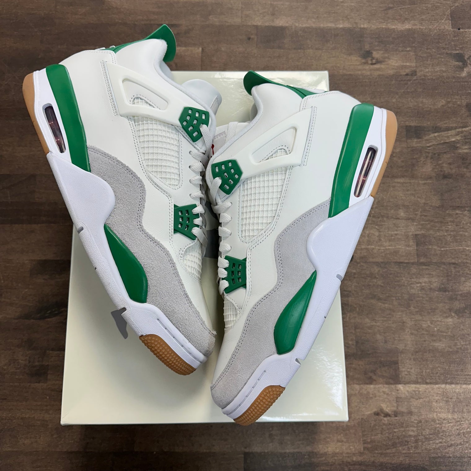 Pine Green SB Jordan 4 Retro (USED)
