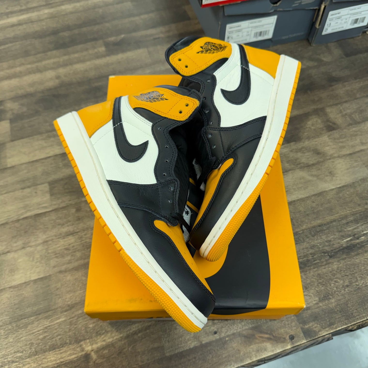 Taxi Jordan 1 High (Lightly Worn)