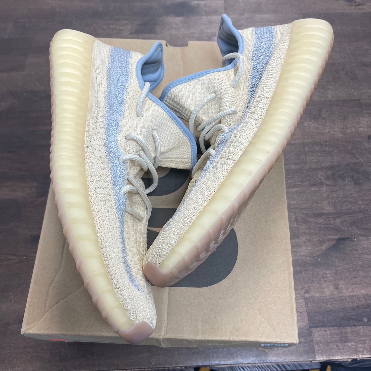 Linen Yeezy 350 (USED)