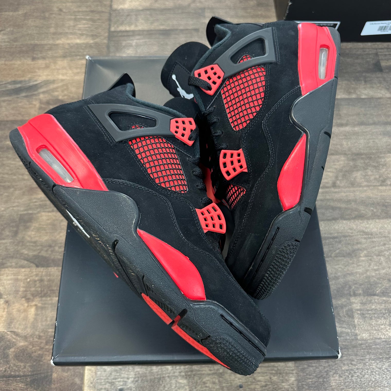 Red Thunder Jordan 4 (USED)