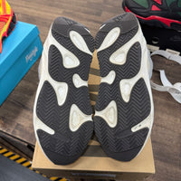 Cream Yeezy 700 V2 (USED)