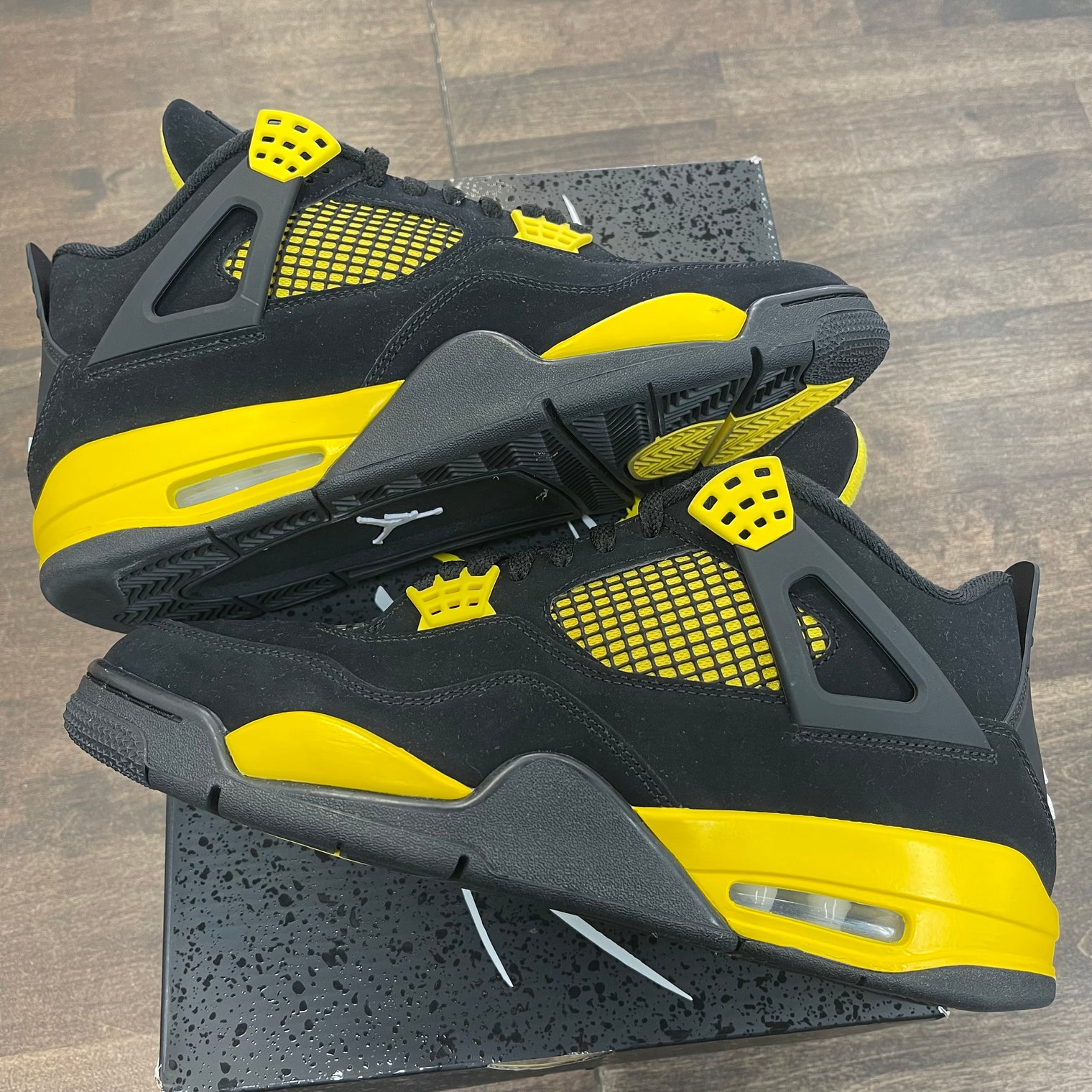 Yellow Thunder Jordan 4 (USED)