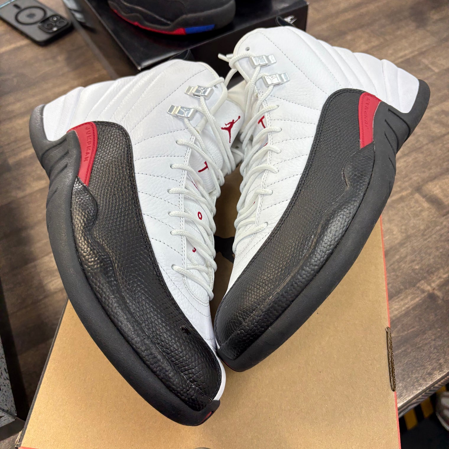 Taxi Flip Jordan 12 Retro (USED)