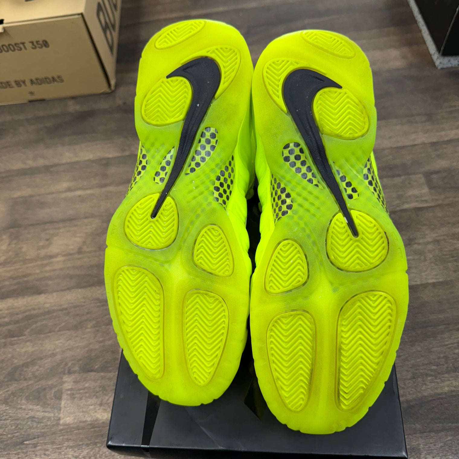 Volt Air Foamposite Pro (USED)