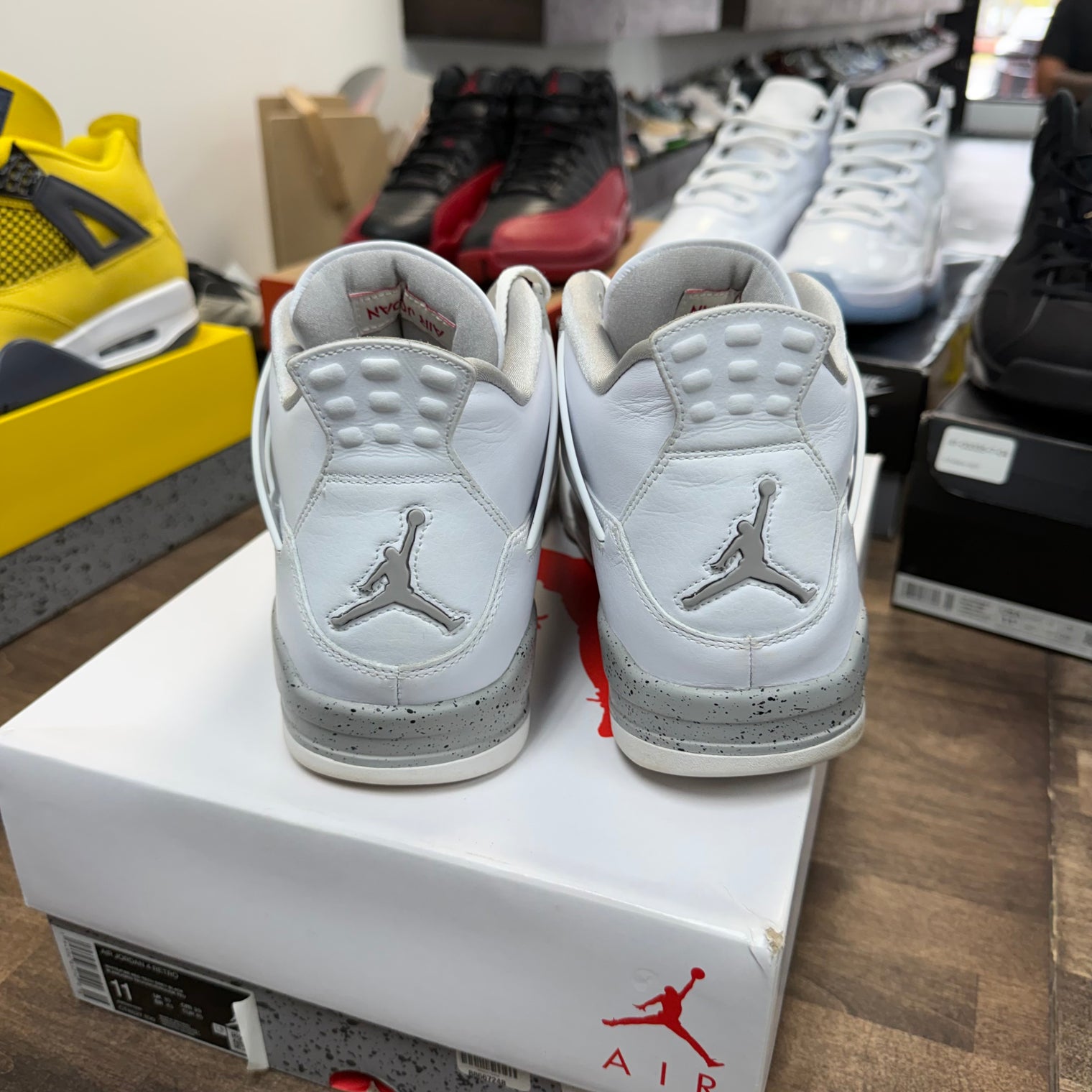 White Oreo Jordan 4 (USED)