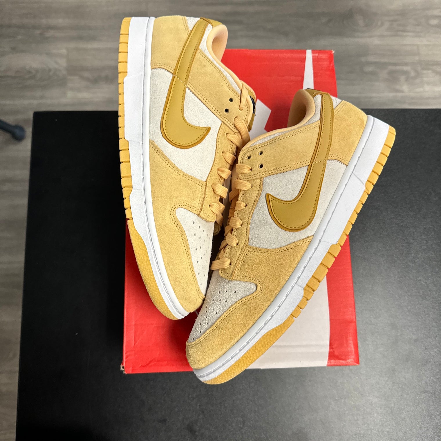 Nike Dunk LX Low Gold Suede W