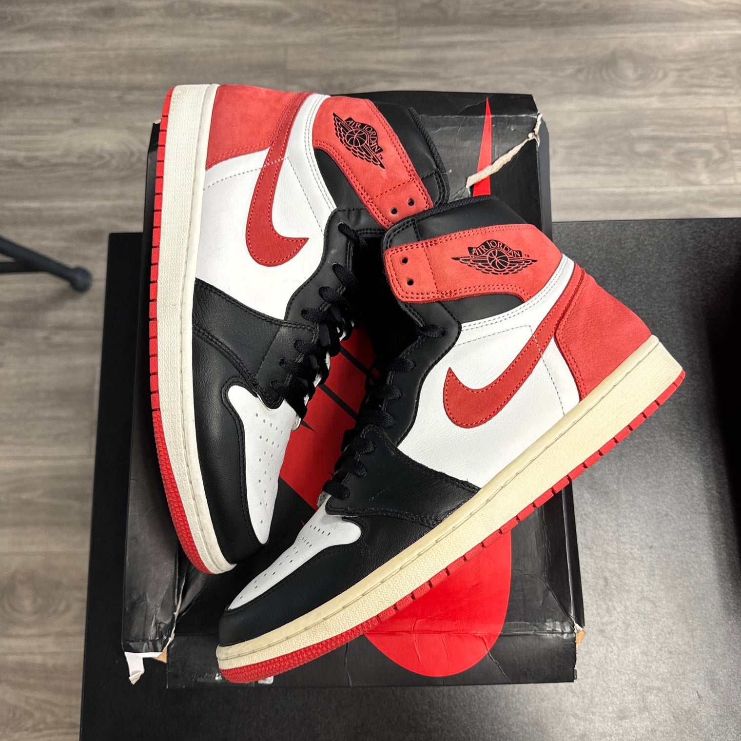 Track Red Jordan 1 High (USED)
