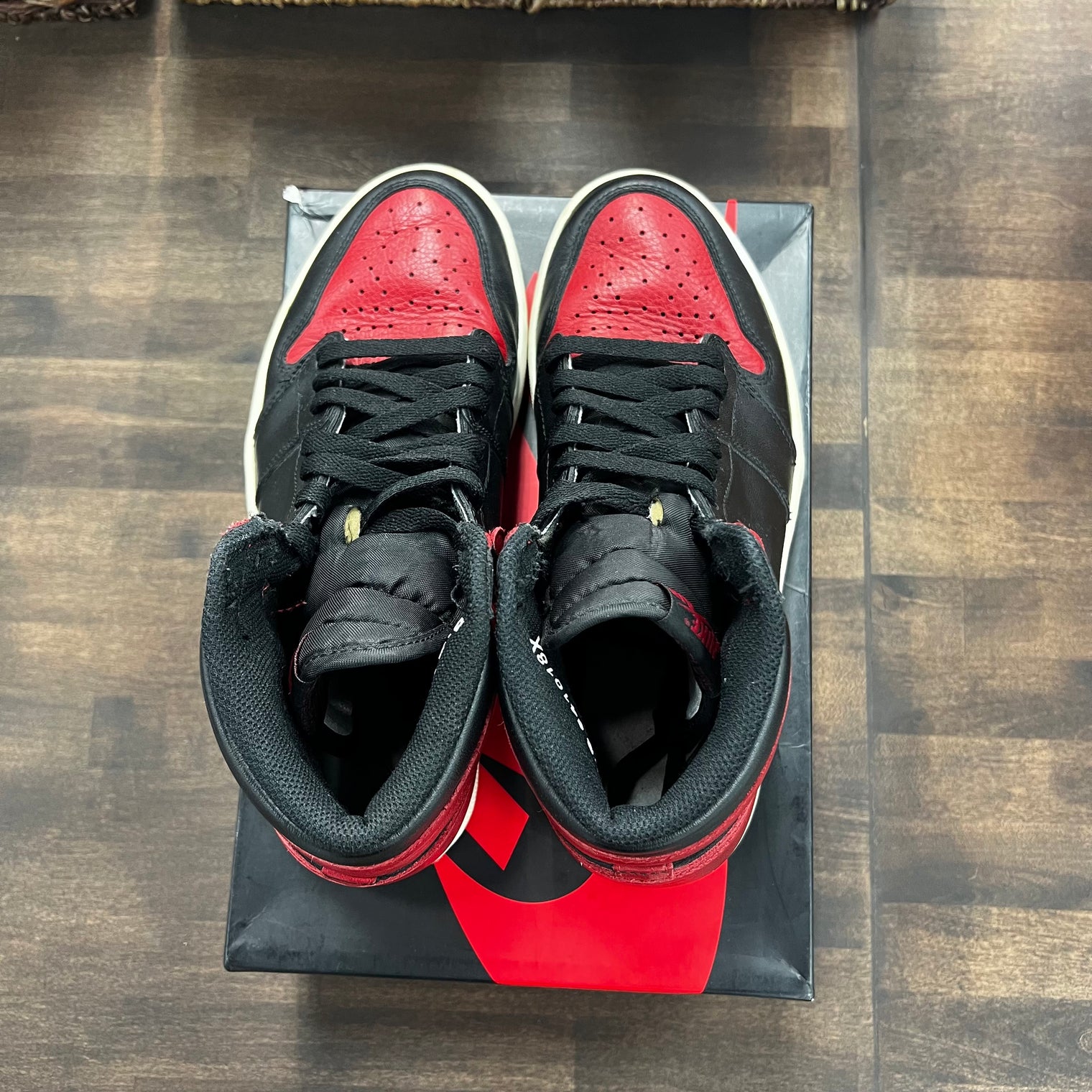 Banned Jordan 1 Retro High OG (USED)
