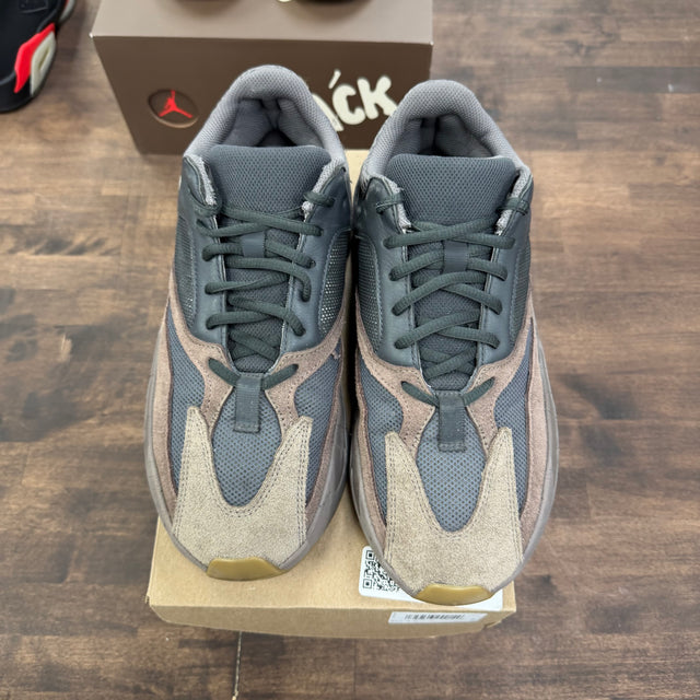 Mauve Yeezy 700 (USED, No Box)