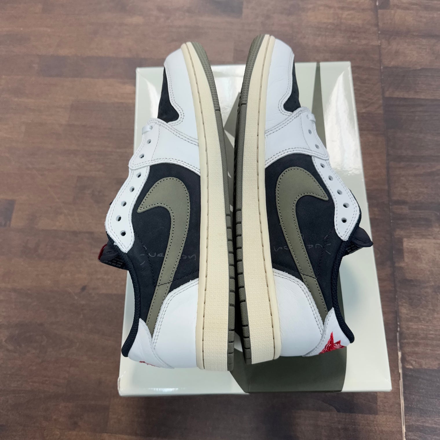 (W) Medium Olive Jordan 1 Low OG Travis Scott (USED)