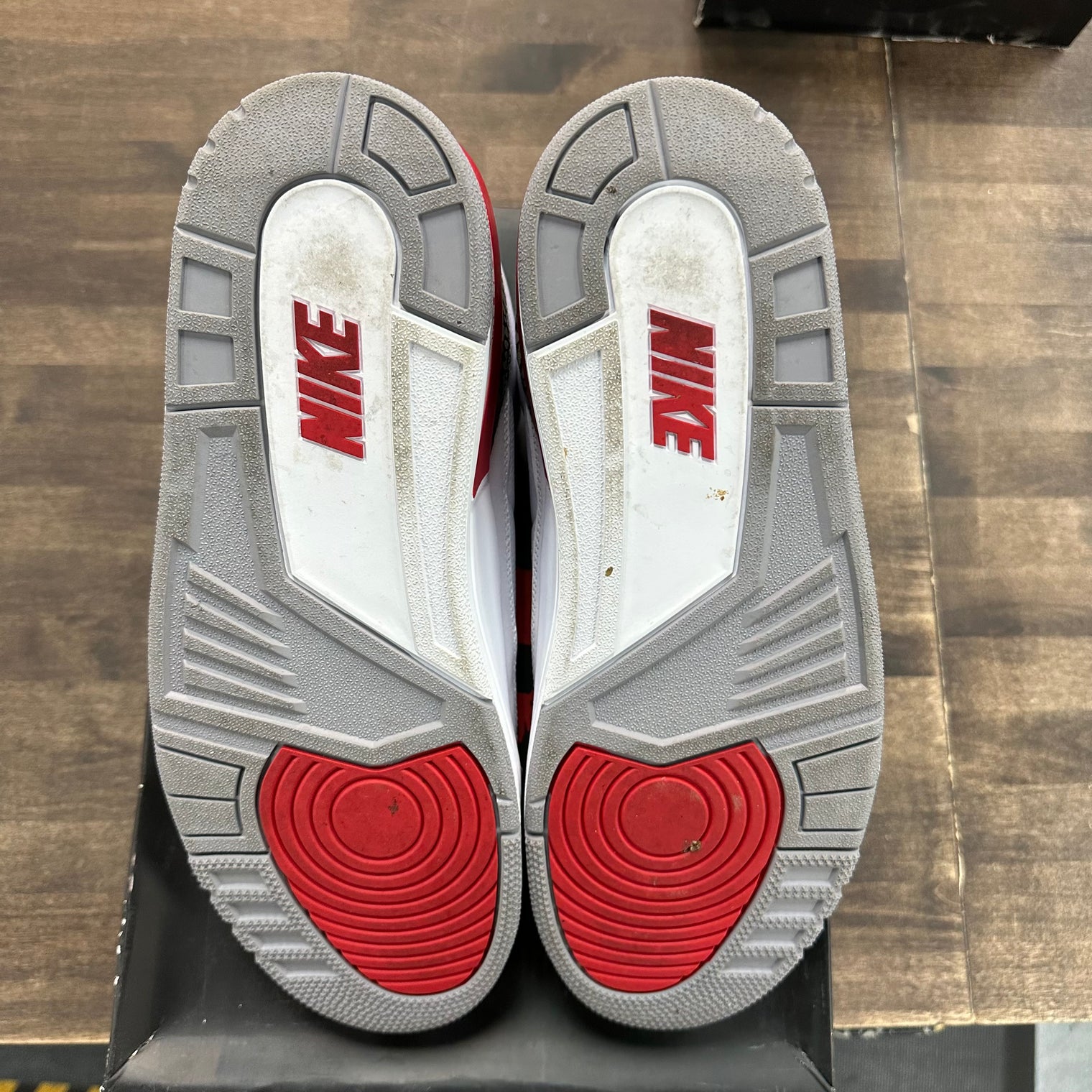 Jordan 3 Retro Fire Red (USED)