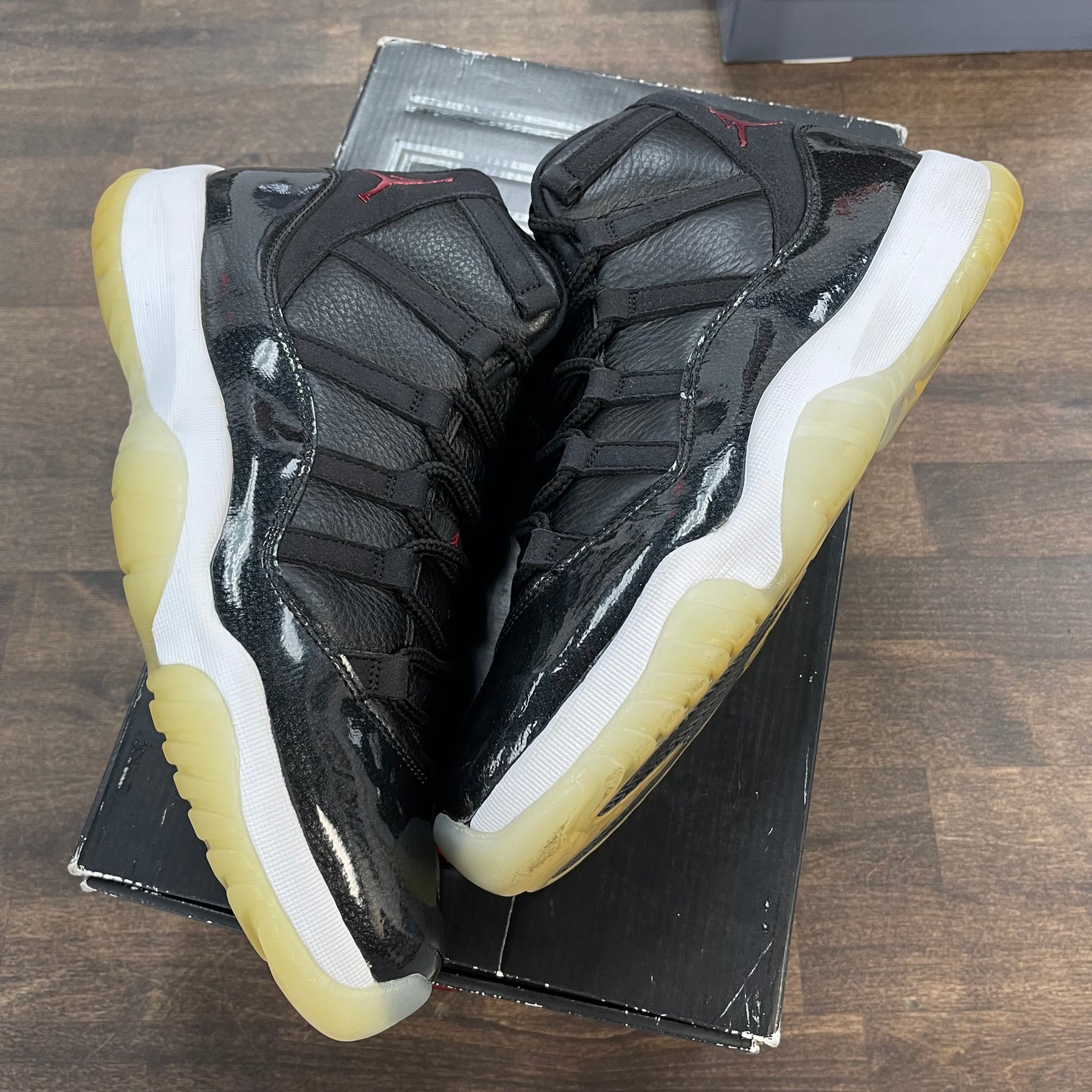 72-10 Jordan 11 High (USED)