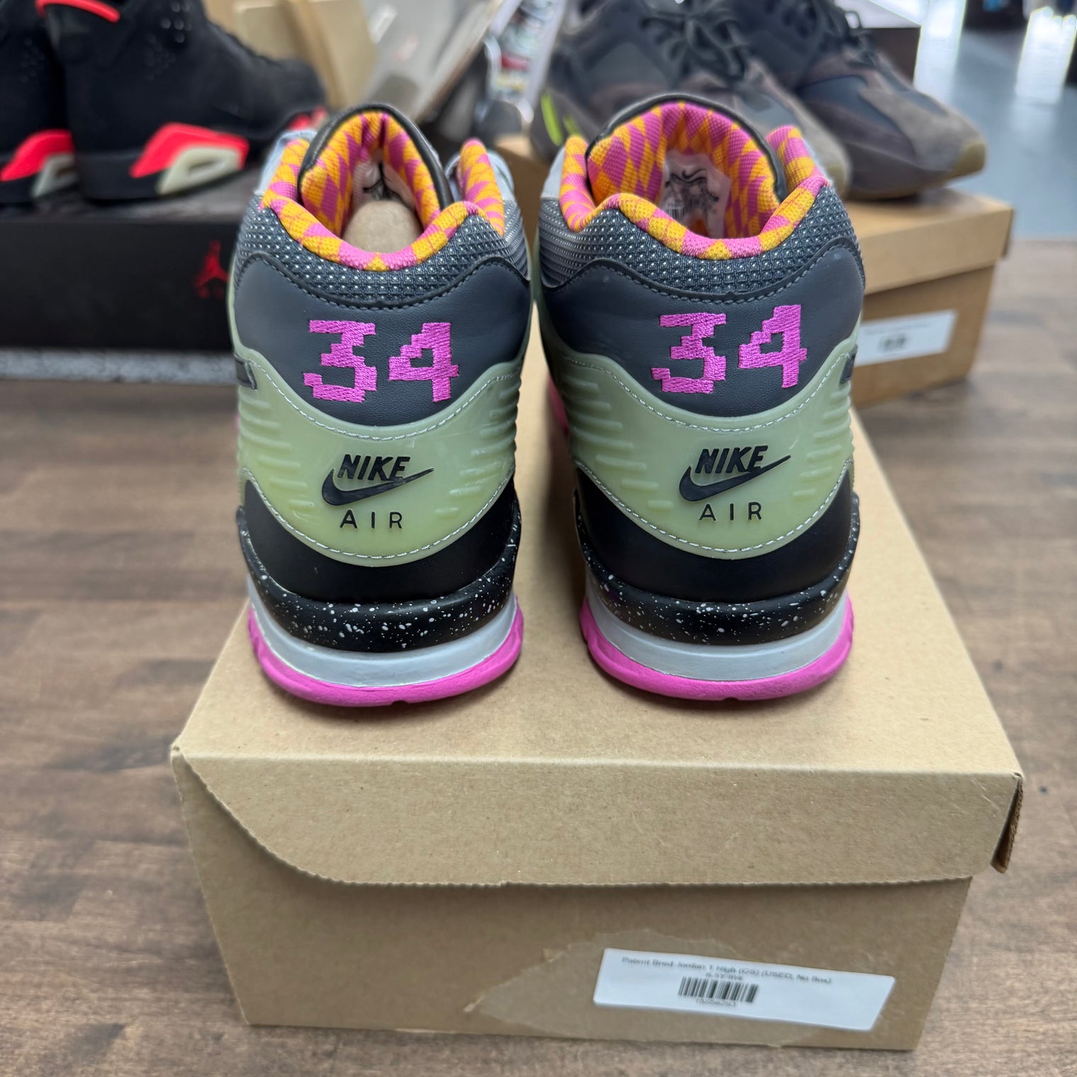 Bo Knows Horse Racing Air Trainer III (USED, No Box)