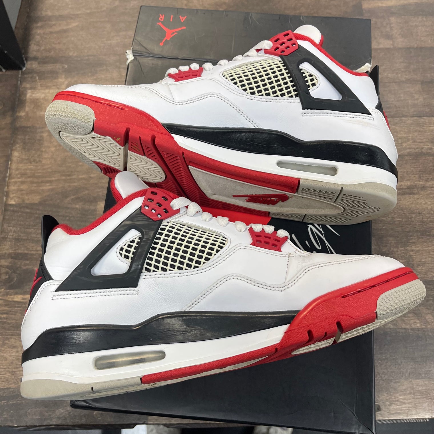 Fire Red Jordan 4 (USED)