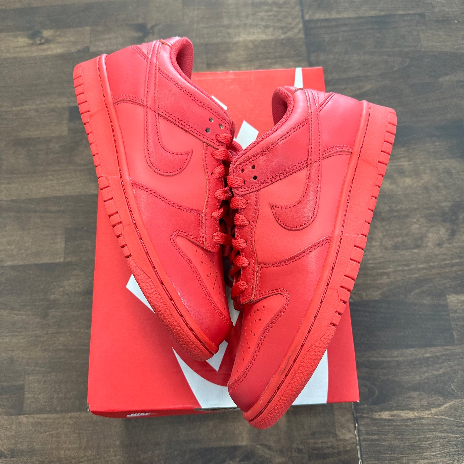 Track Red Nike Dunk Low (USED)