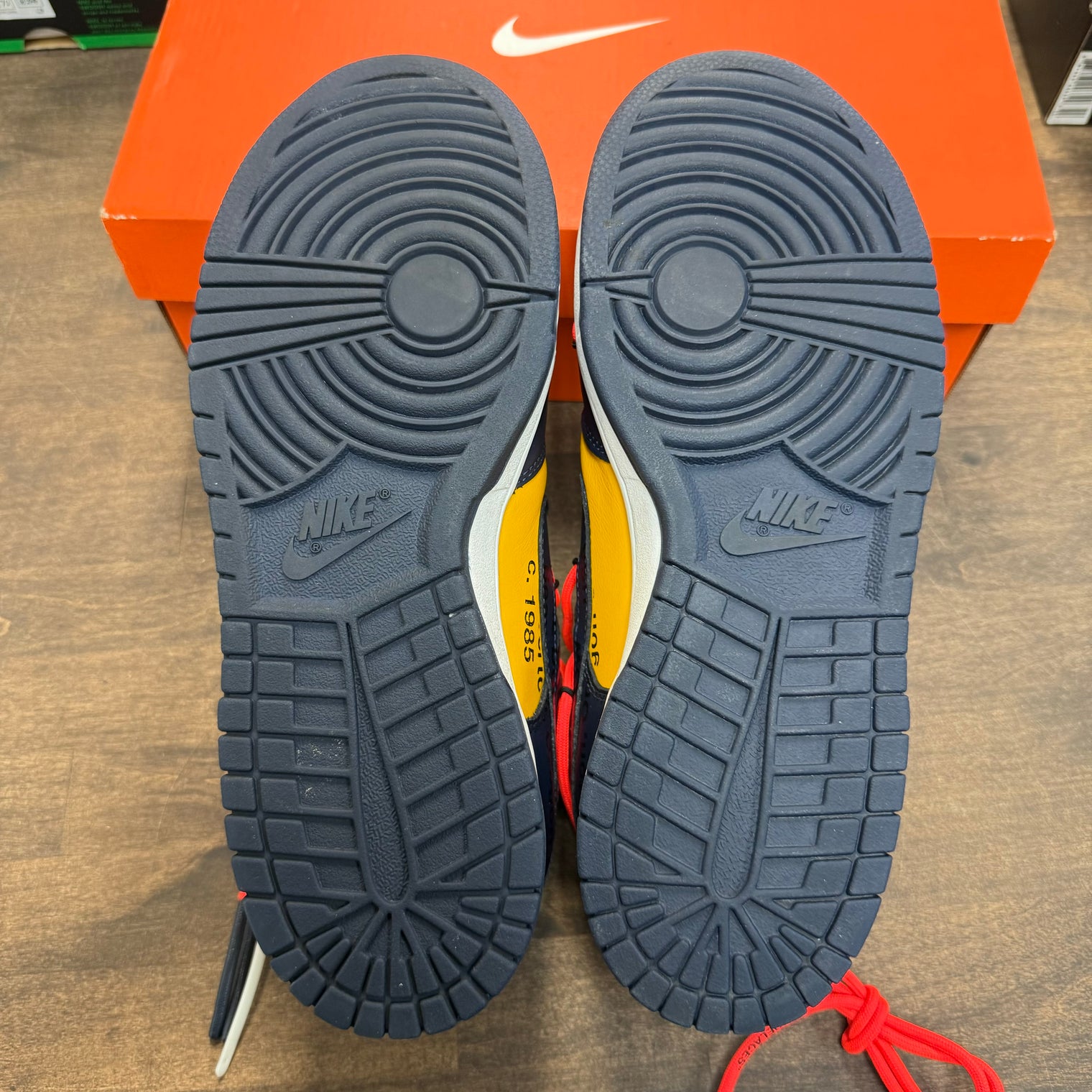 University Gold Off-White Nike Dunk Low (USED,No Box)
