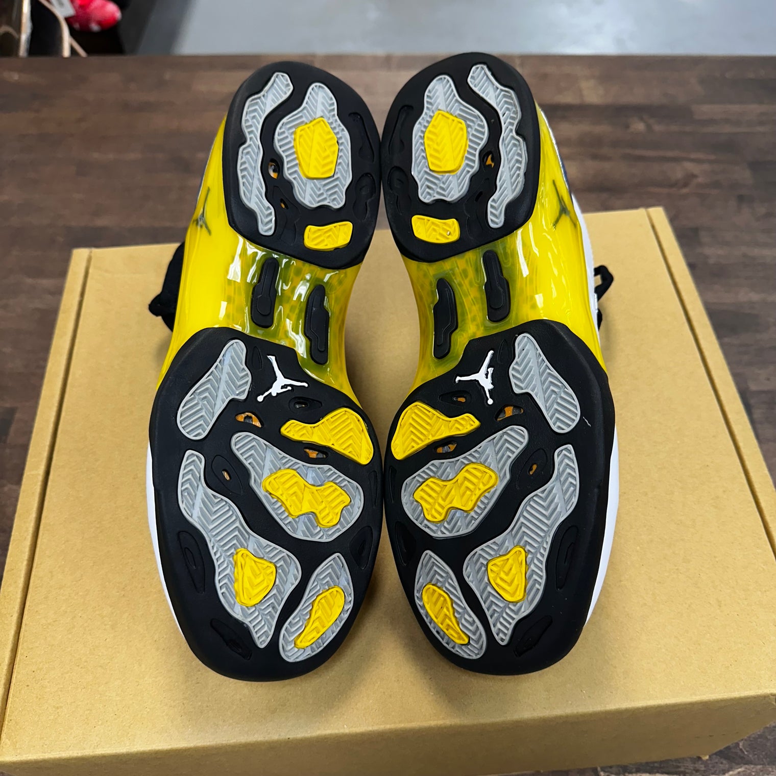 Lightning Jordan 17 (USED)