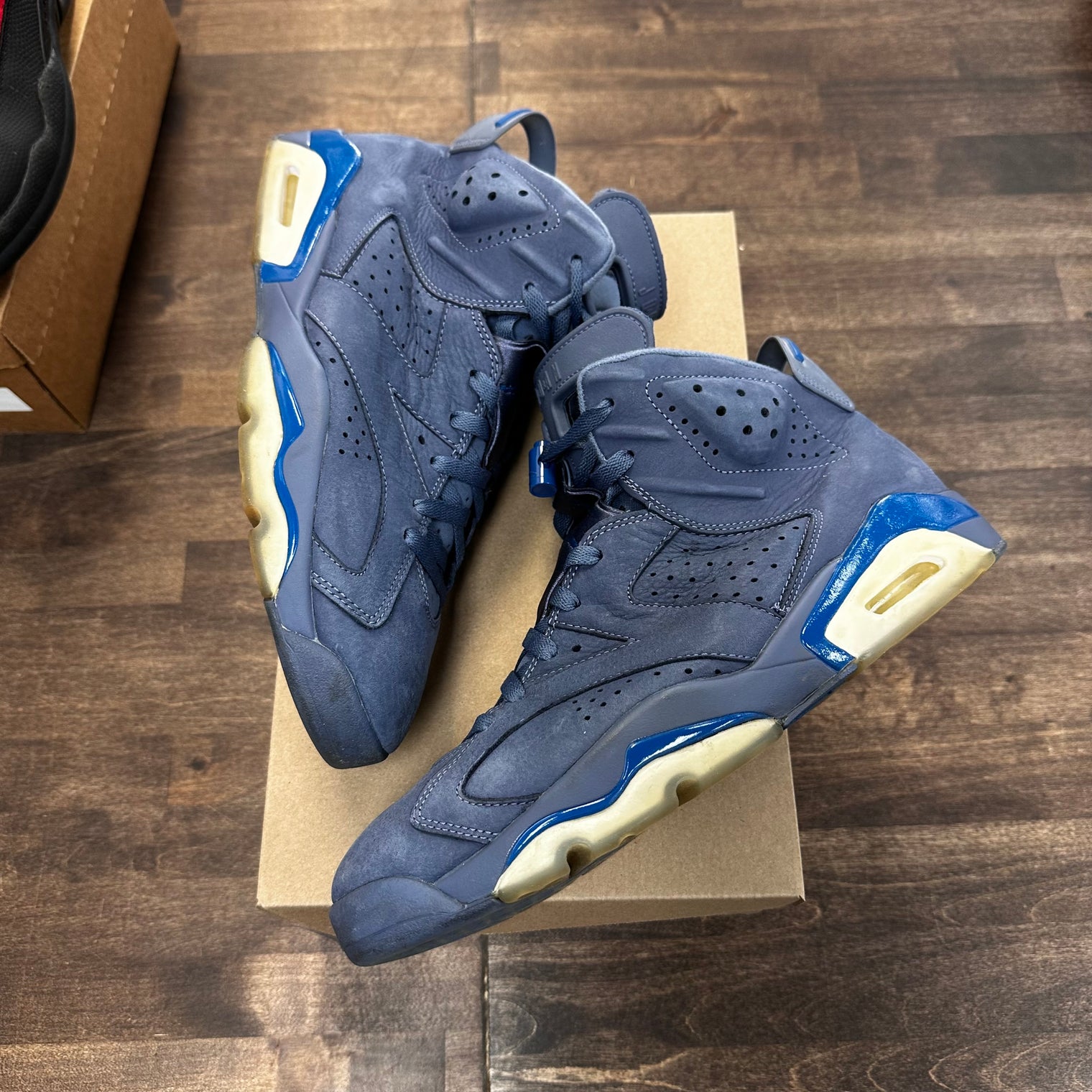 Diffused Blue Jordan 6 (USED, No Box)