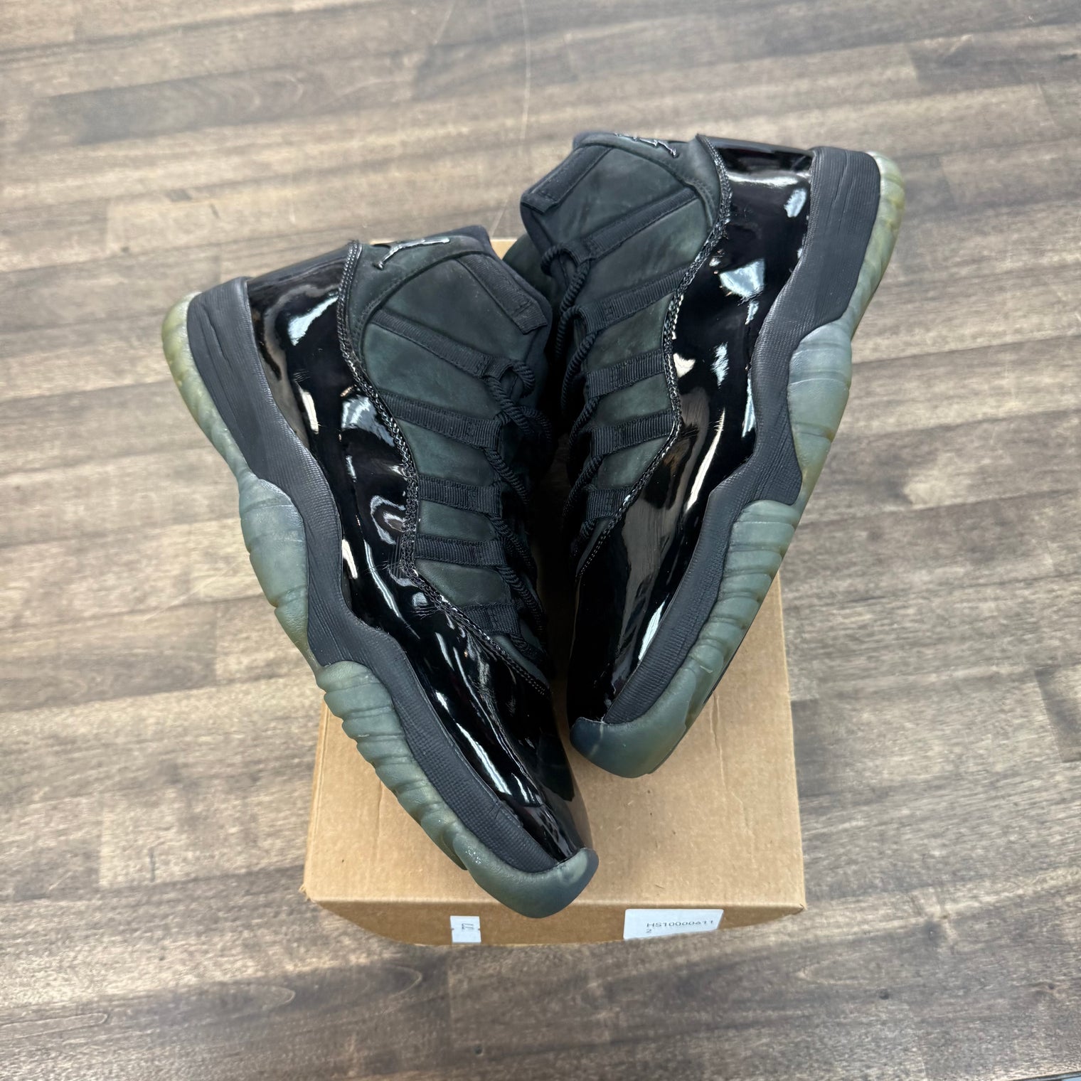 Cap and Gown Jordan 11 Retro (USED,No Box)