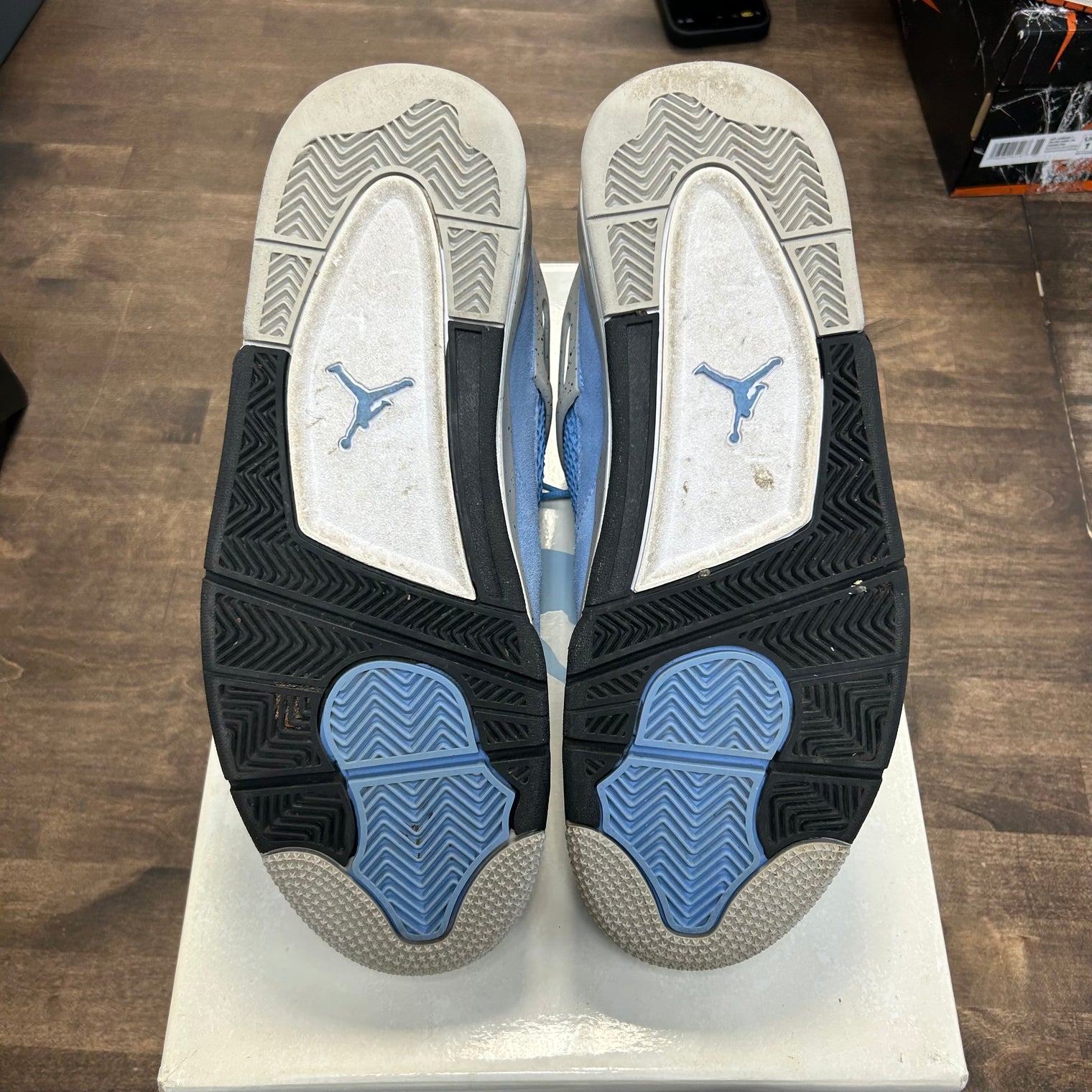 University Blue Jordan 4 Retro (USED)