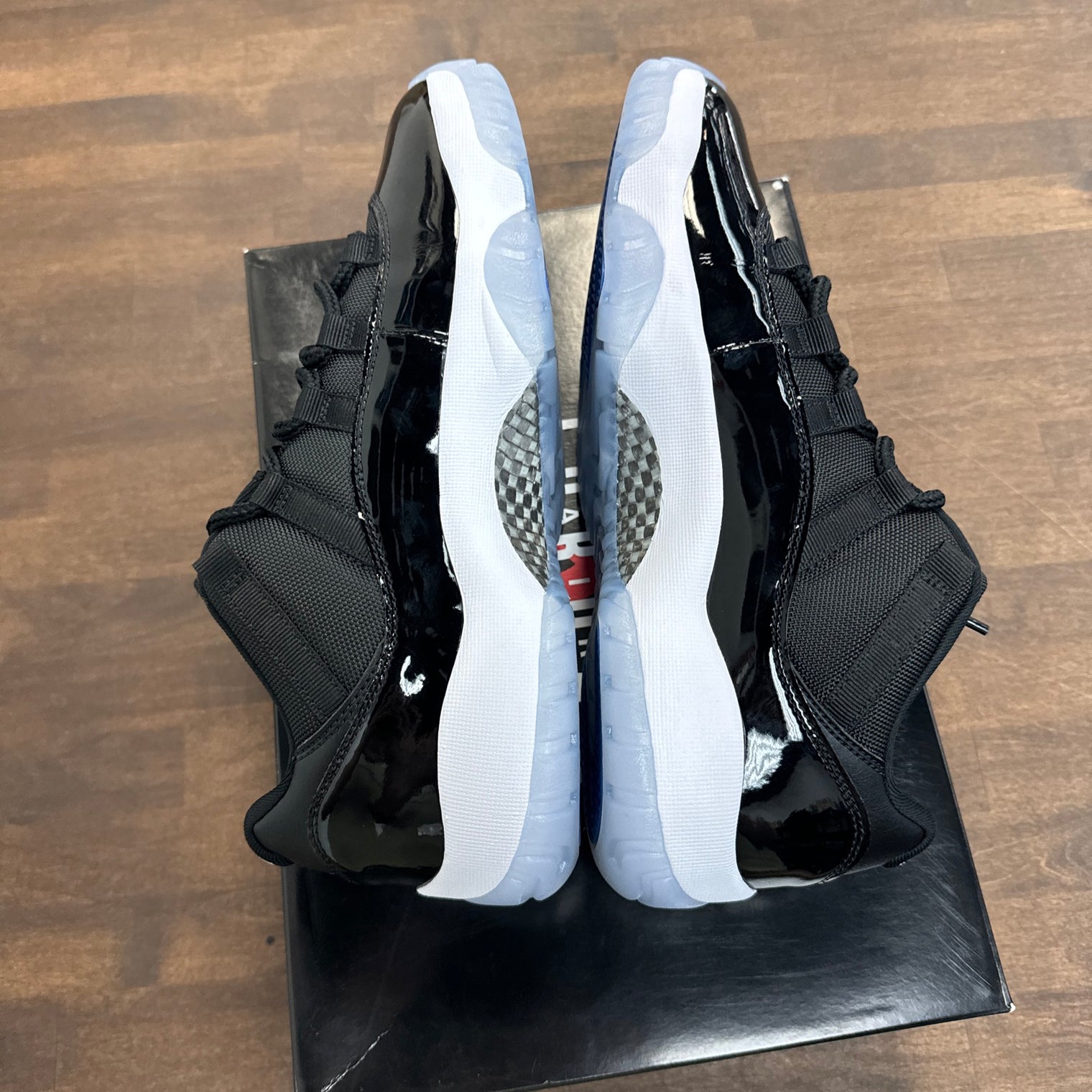 Space Jam Jordan 11 Low (USED, odor)