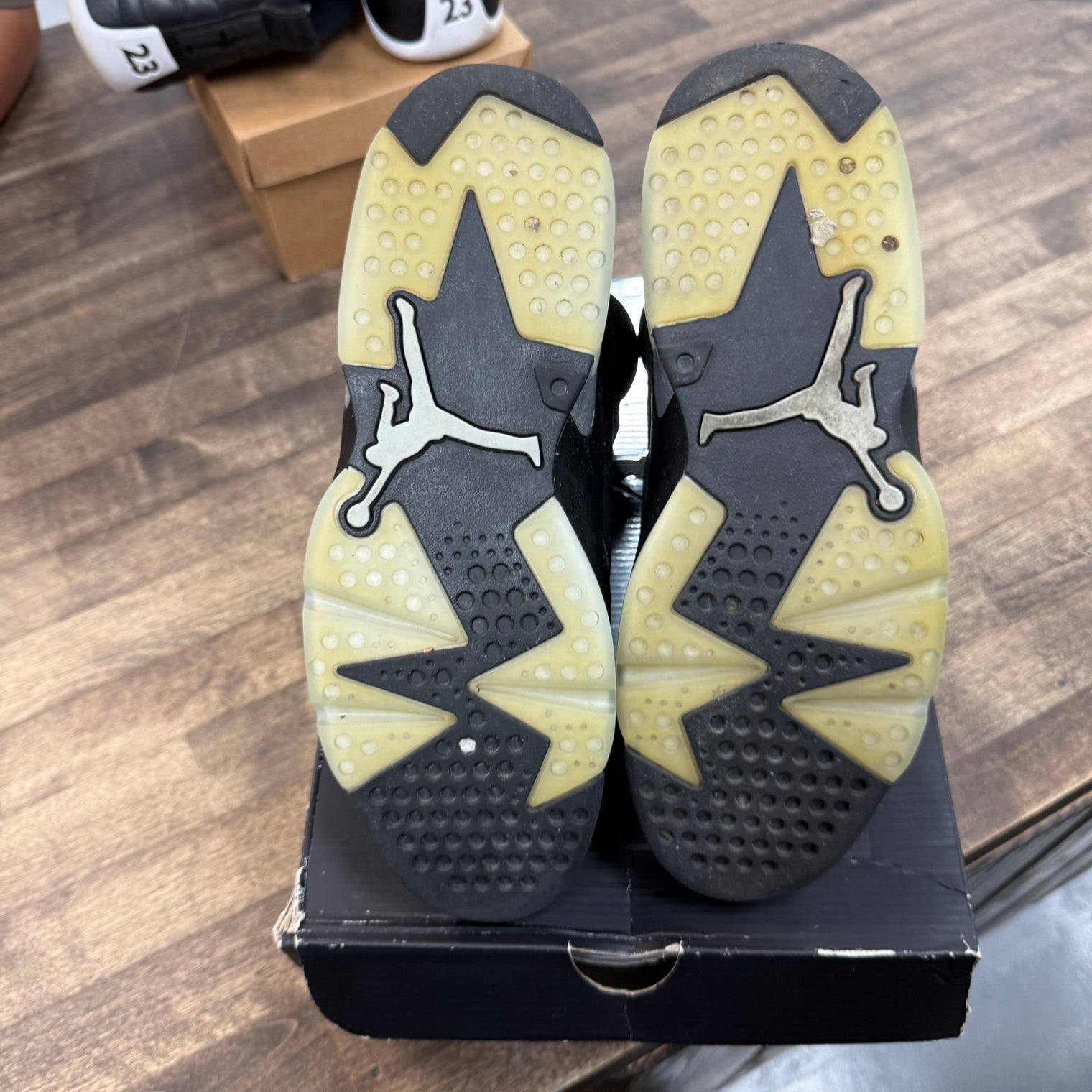 Chrome Jordan 6 Retro (USED)