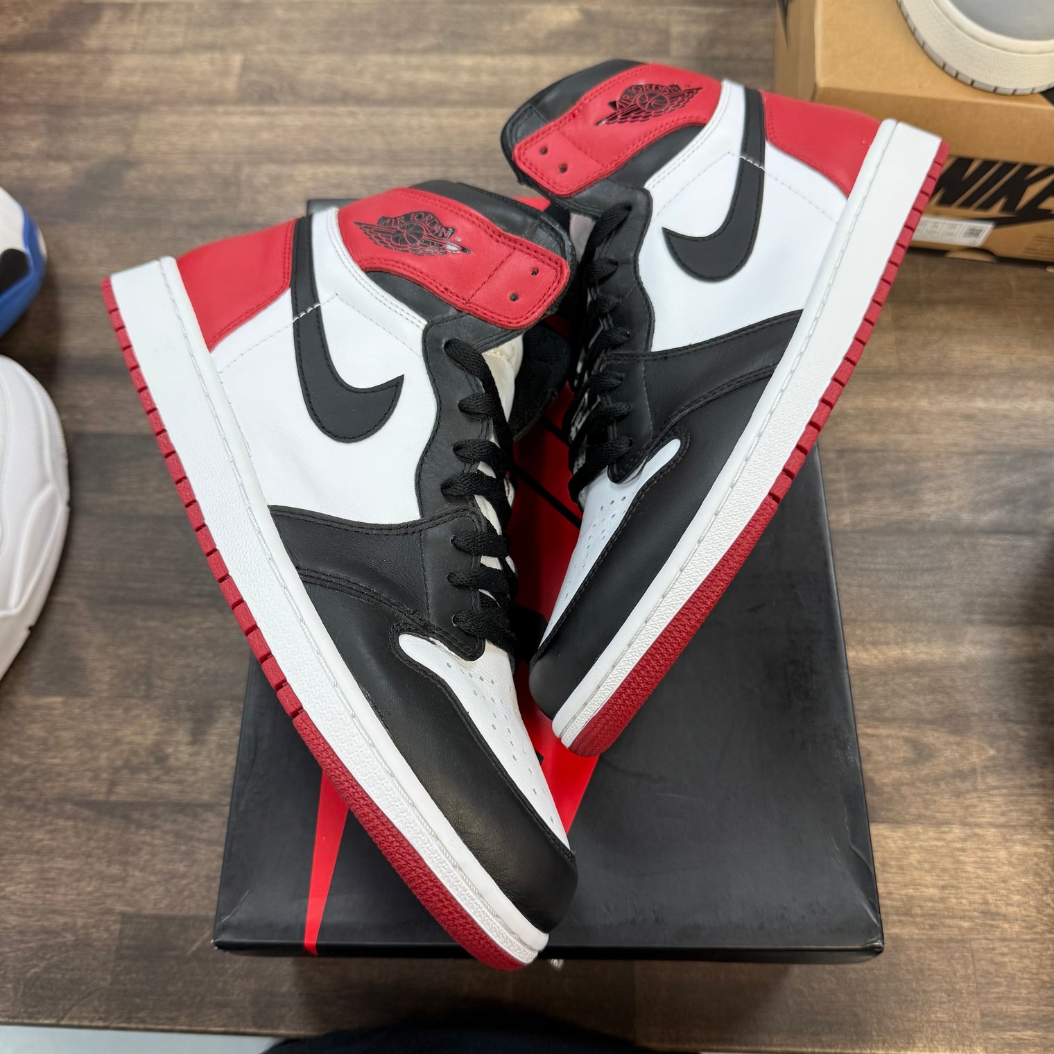 Black Toe Jordan 1 High OG (Lightly Worn)