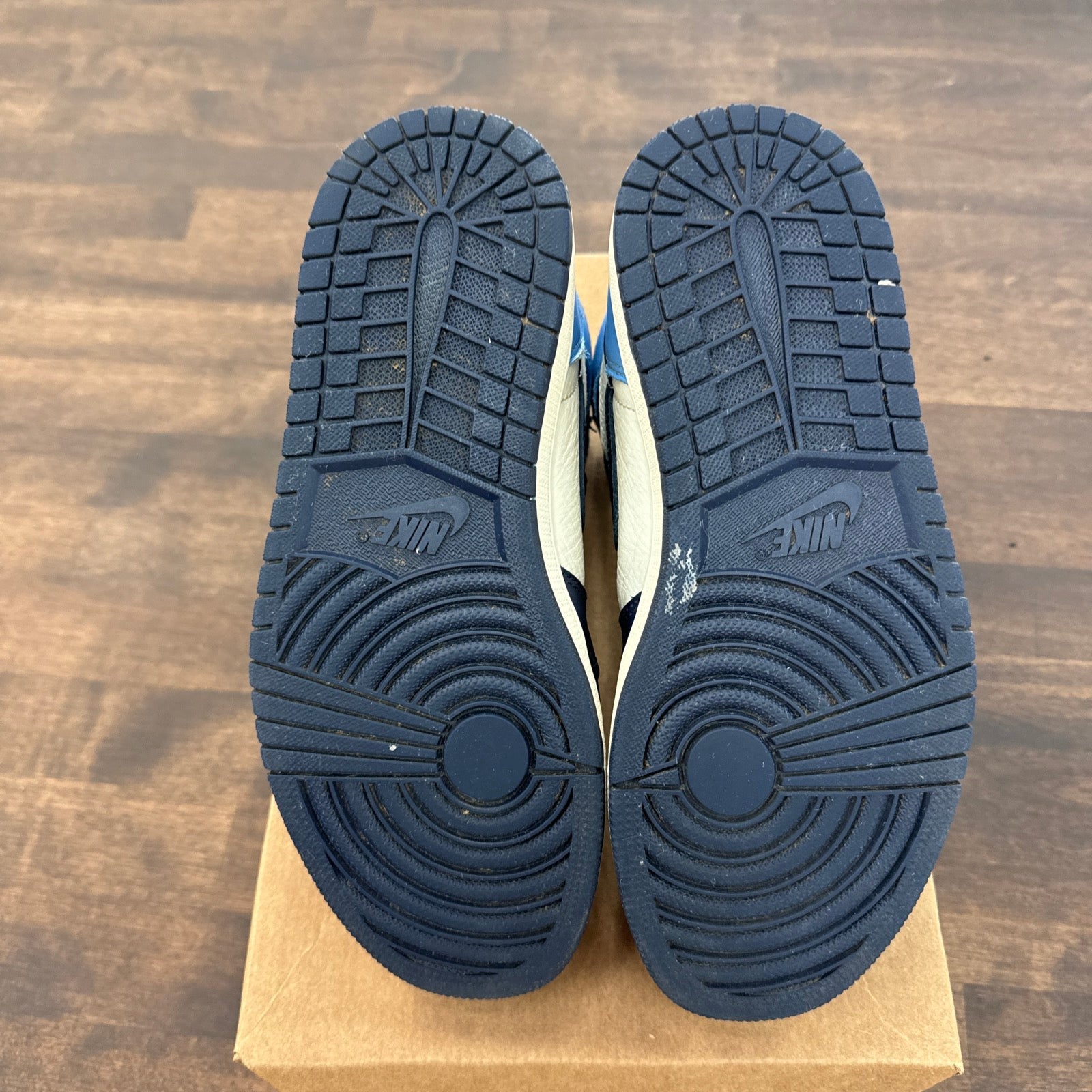 Jordan Obsidian Jordan 1 High Retro (USED, NO BOX) Size 7Y (Pre-Owned) - Image 2