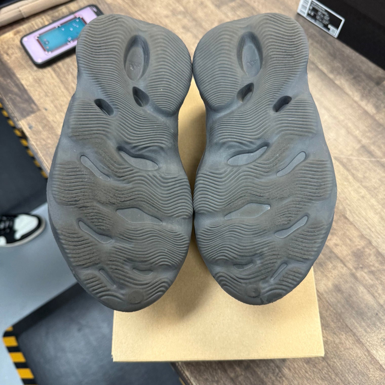 Onyx Yeezy Foam RNNR (USED)