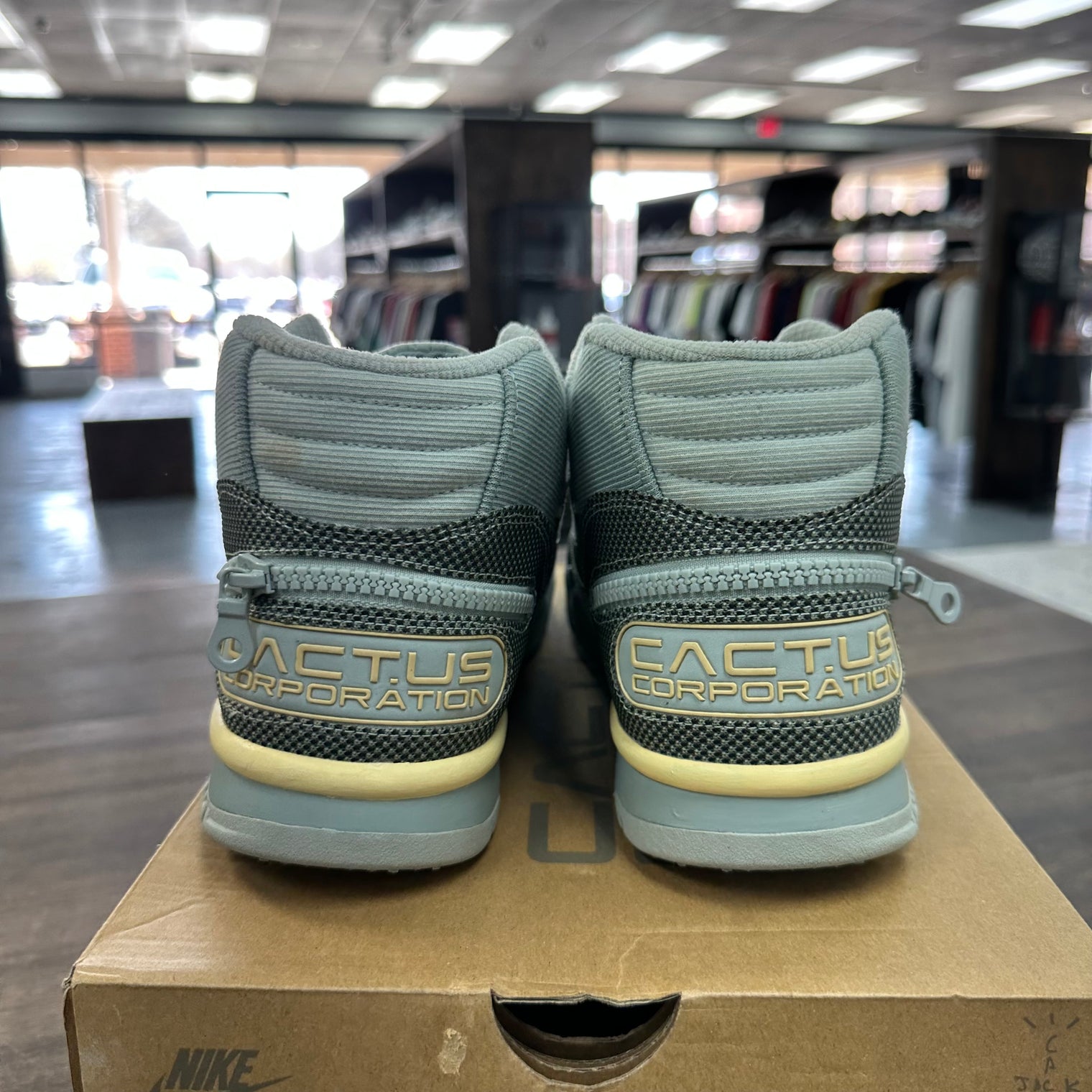 Travis Scott Nike Trainer Grey Haze (USED)