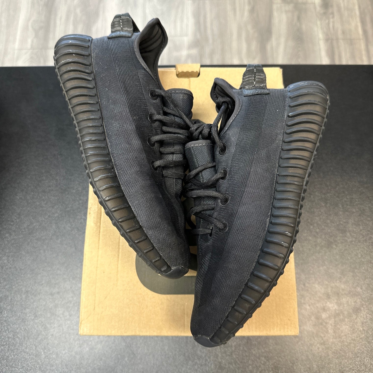 Mono Cinder Yeezy 350 (USED)