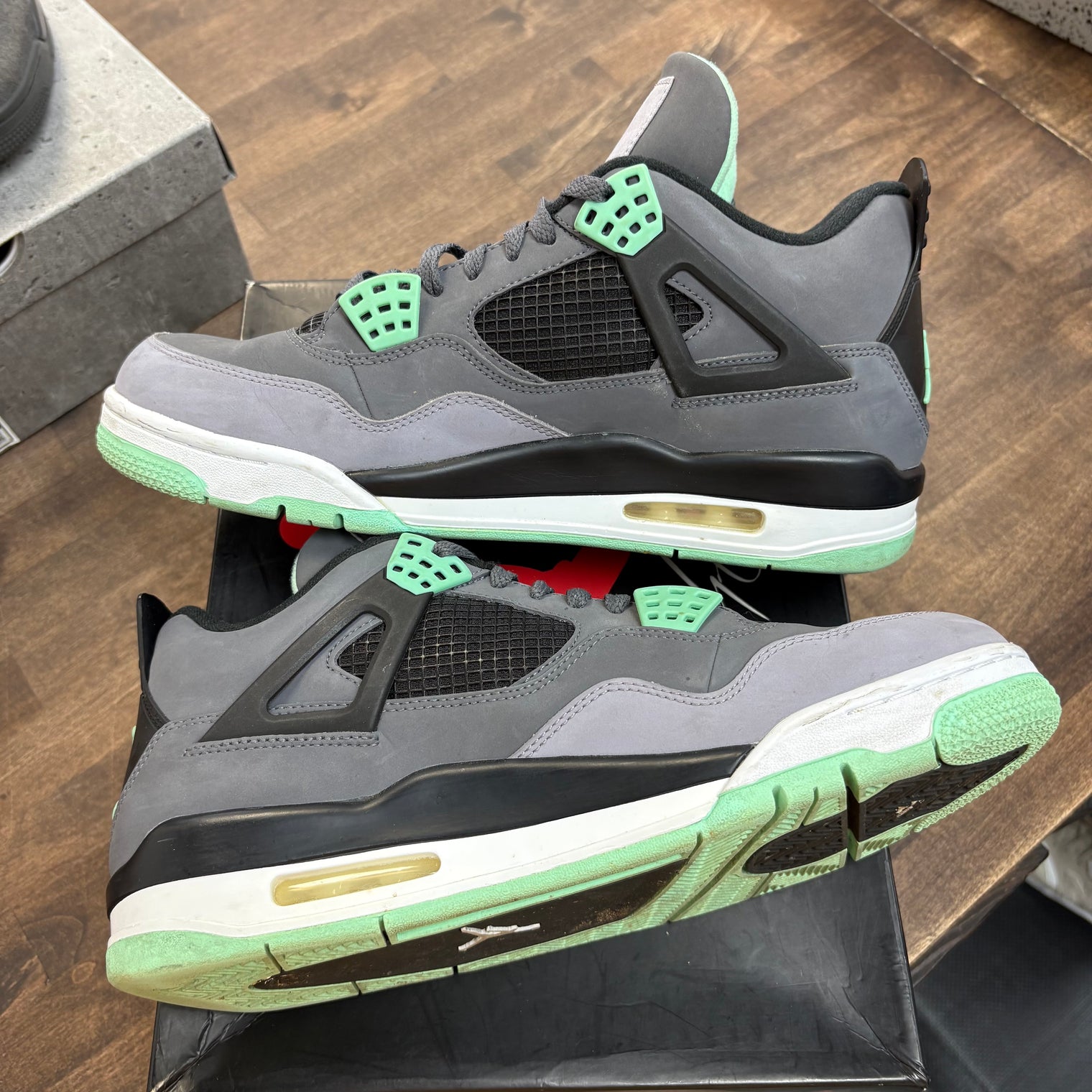 Green Glow Jordan 4 (USED)