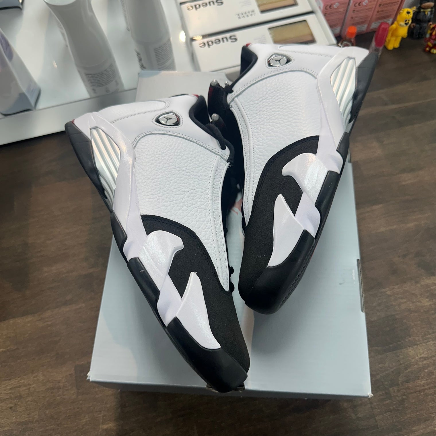 Black Toe Jordan 14 (Lightly Worn)